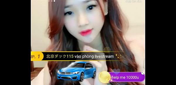  Em gái xinh xắn trên livestream Uplive